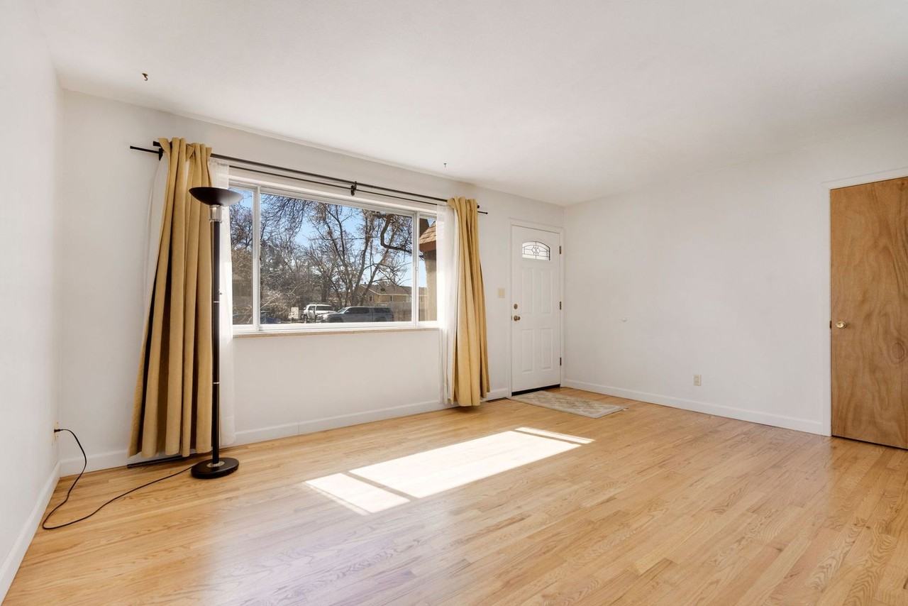 404 Cornell Ave - Photo 4 of 25