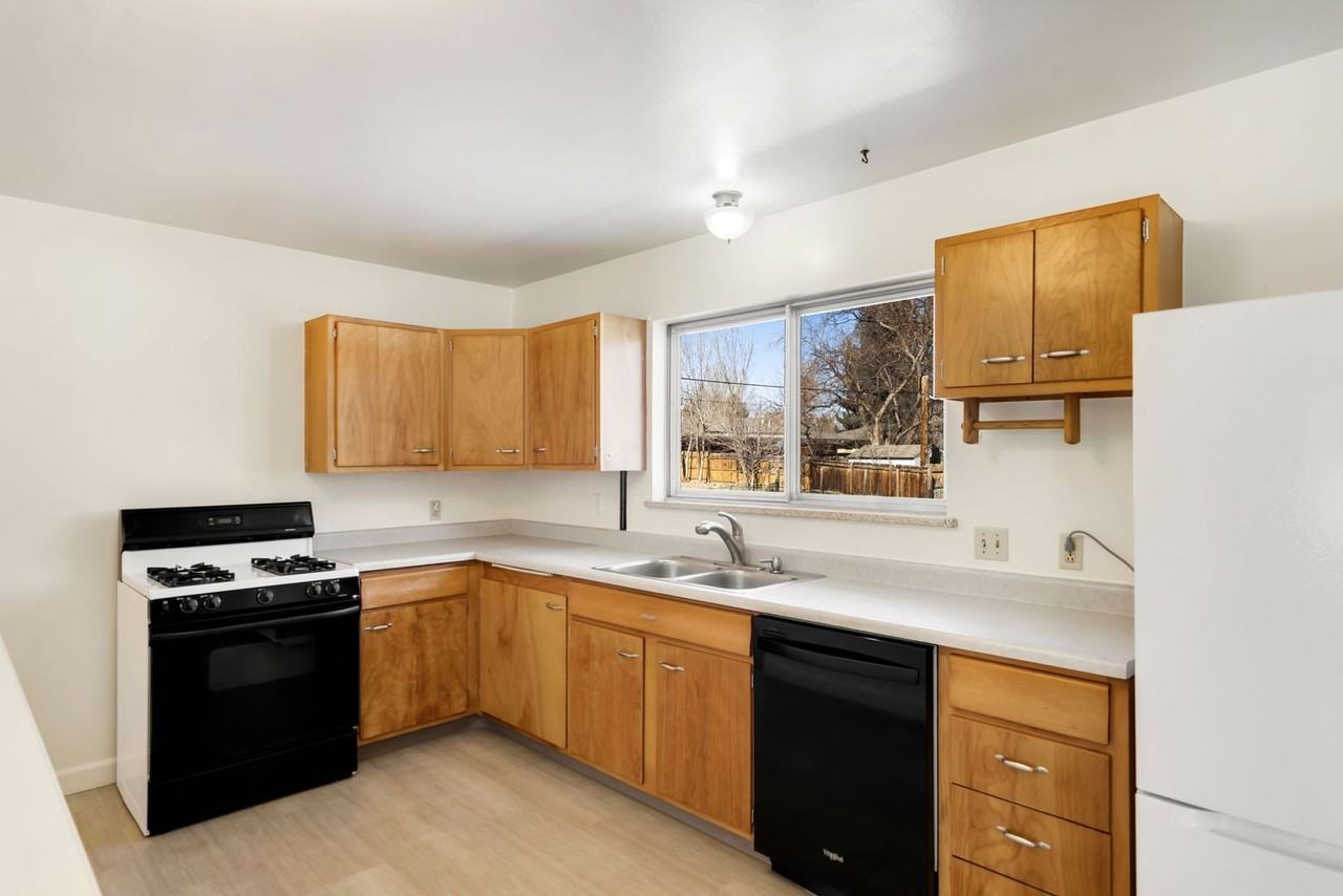 404 Cornell Ave - Photo 7 of 25