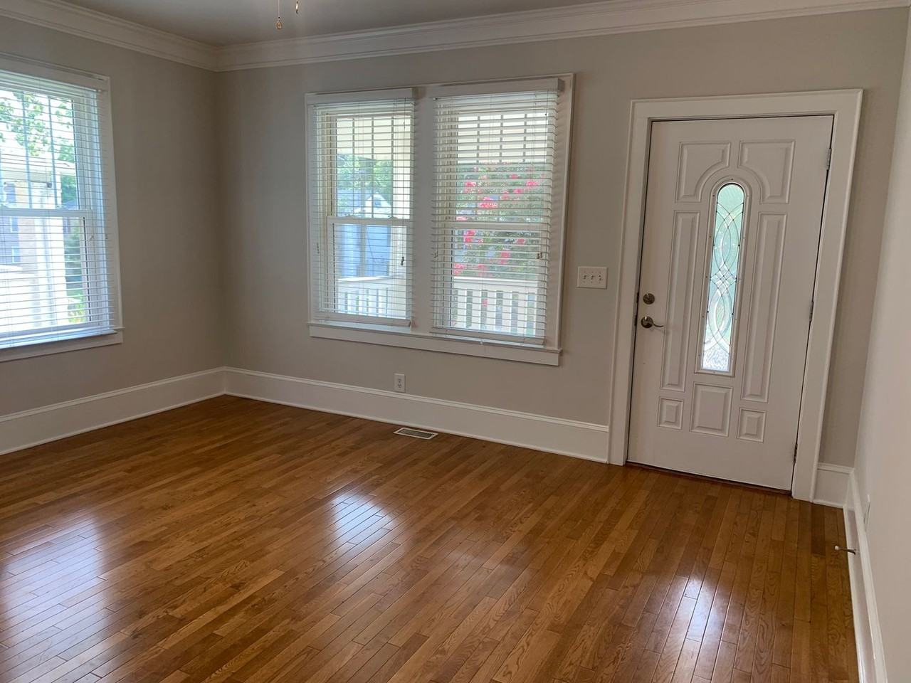 2125 Kirkwood Ave - Photo 6 of 20