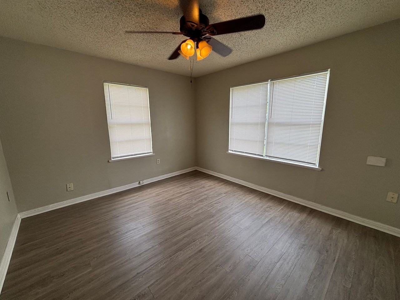 1137 1st Ave N - Photo 5 of 27