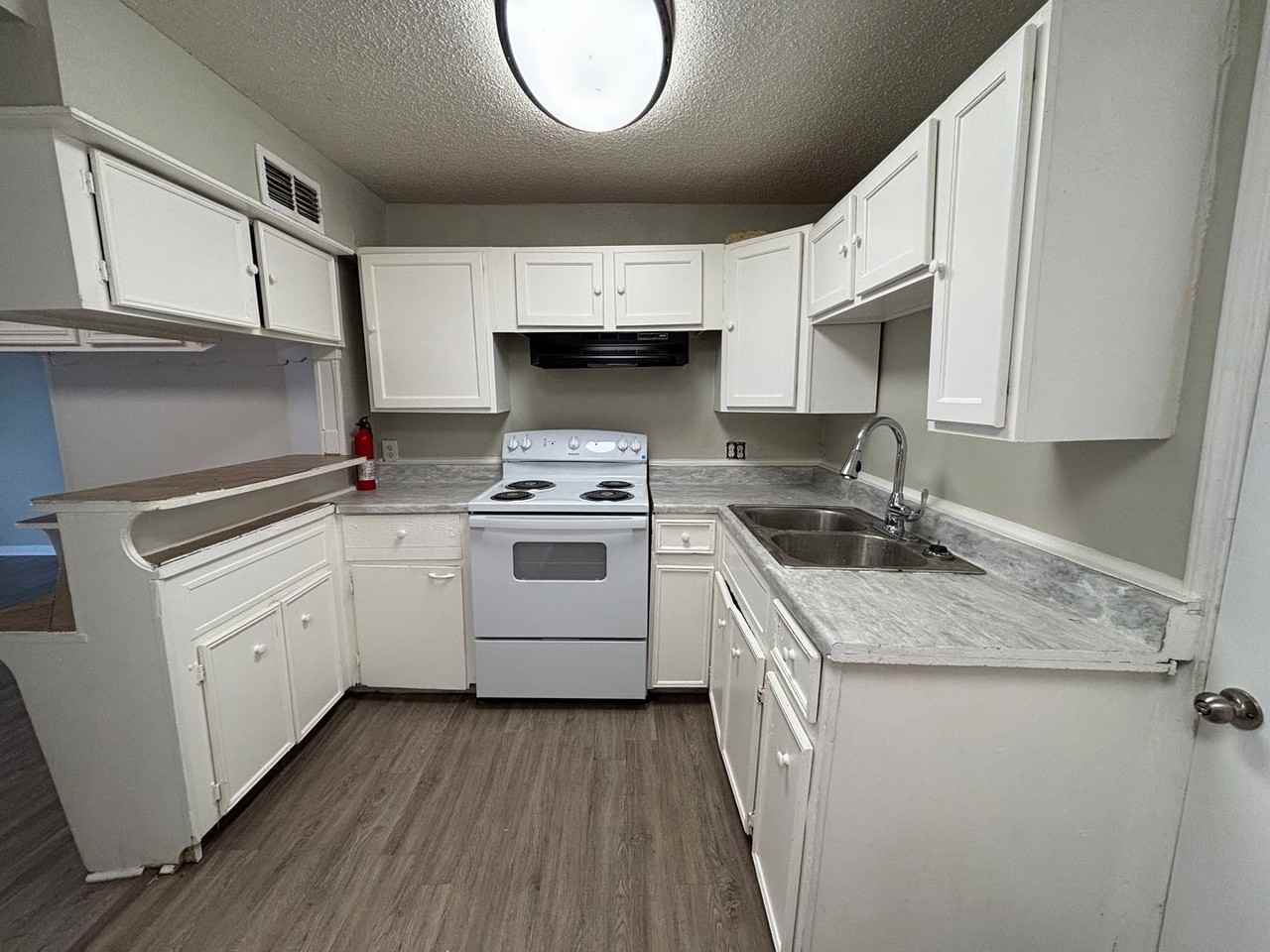 1137 1st Ave N - Photo 7 of 27