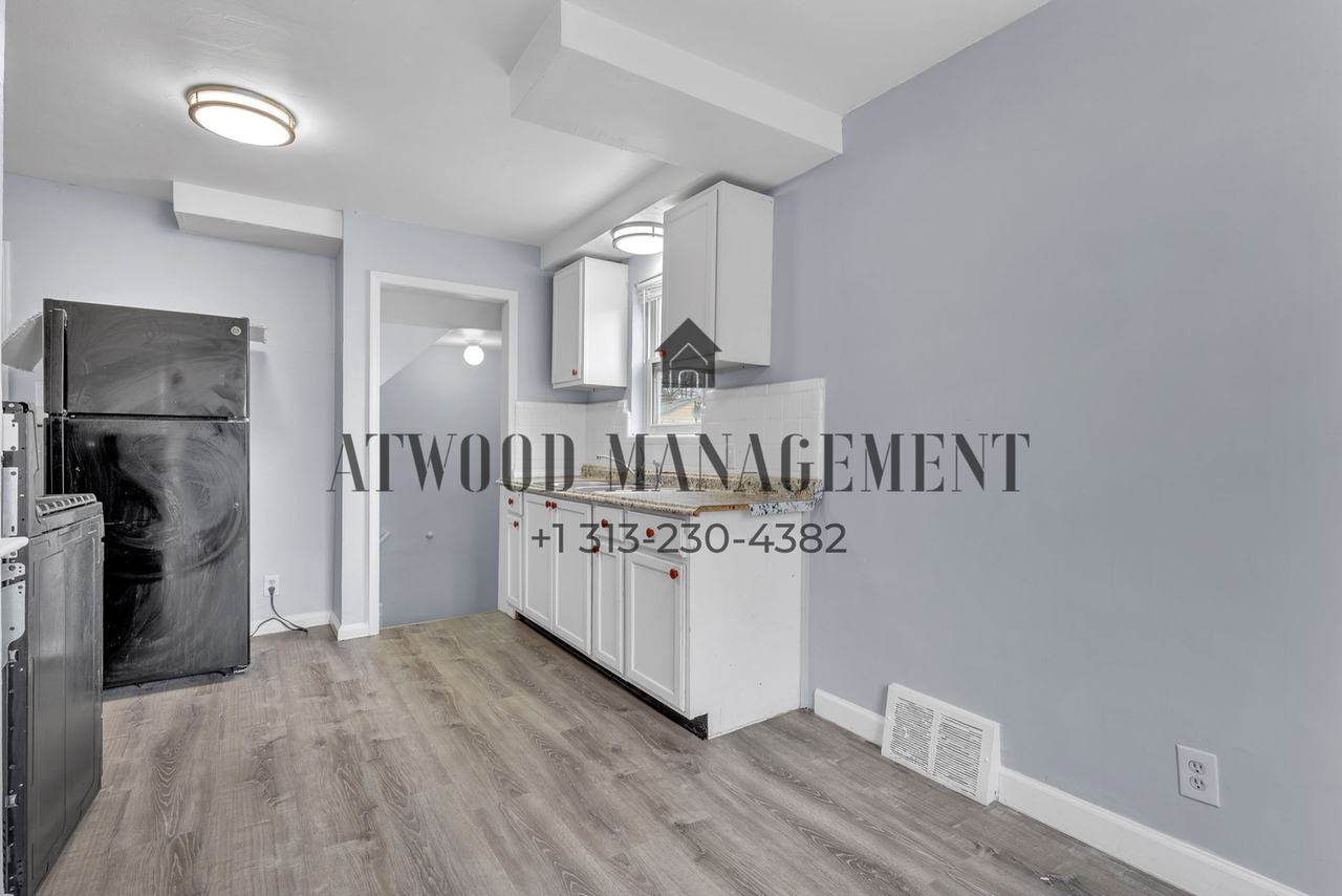 16291 Eastburn St - Photo 3 of 9