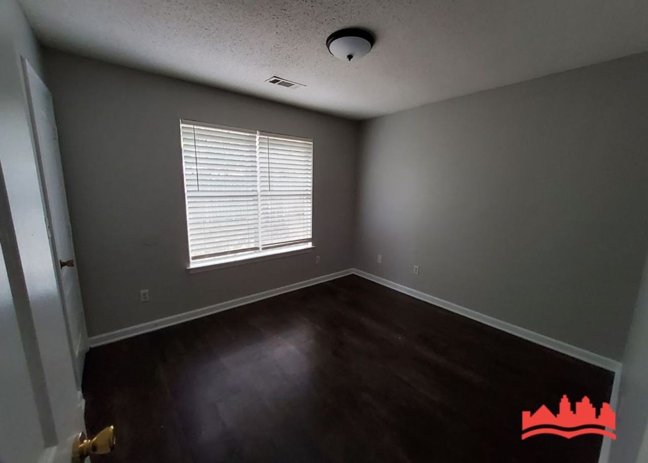 3035 Meadows Ln - Photo 4 of 18