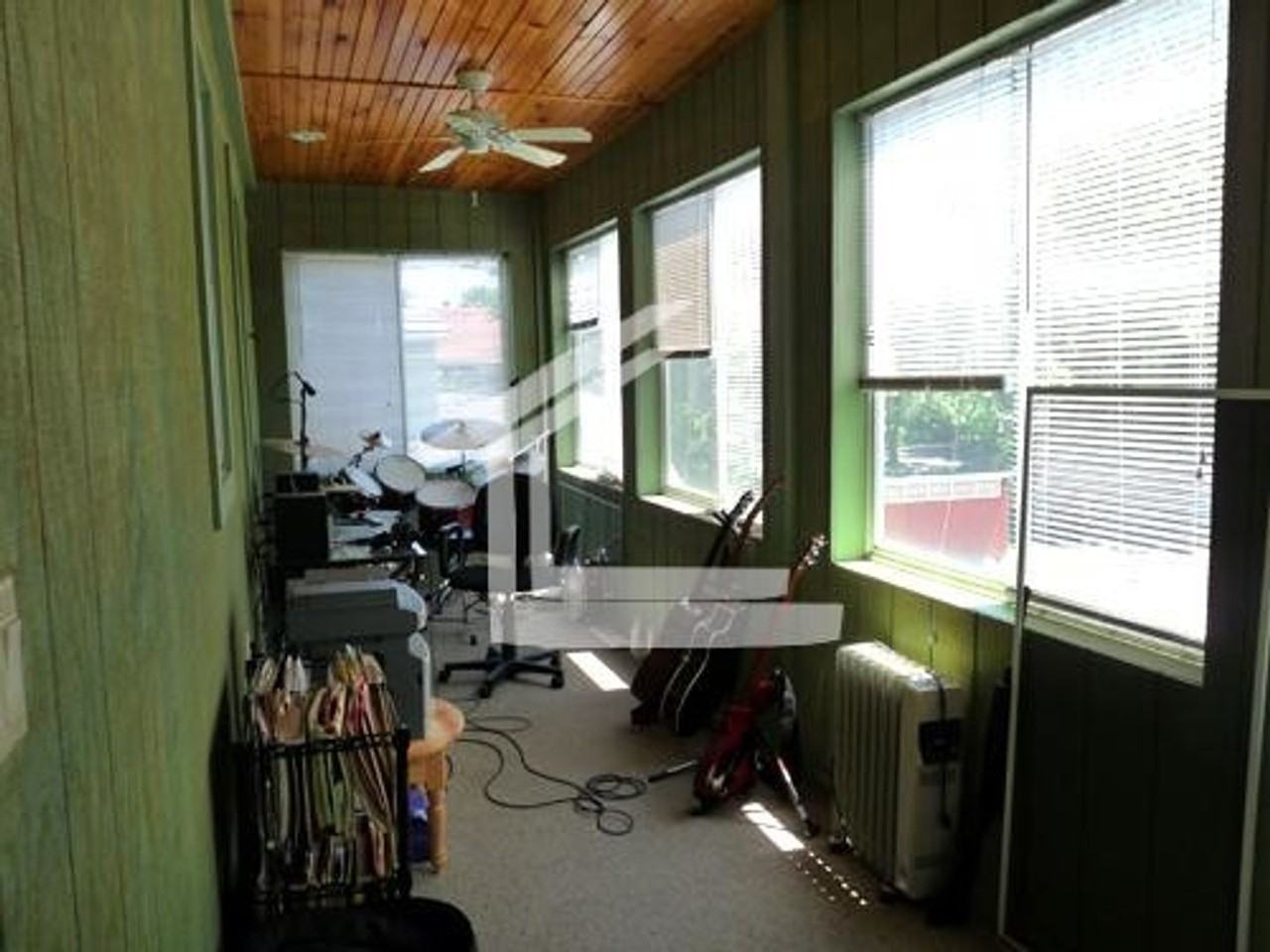 31 Raymond St - Photo 2 of 10