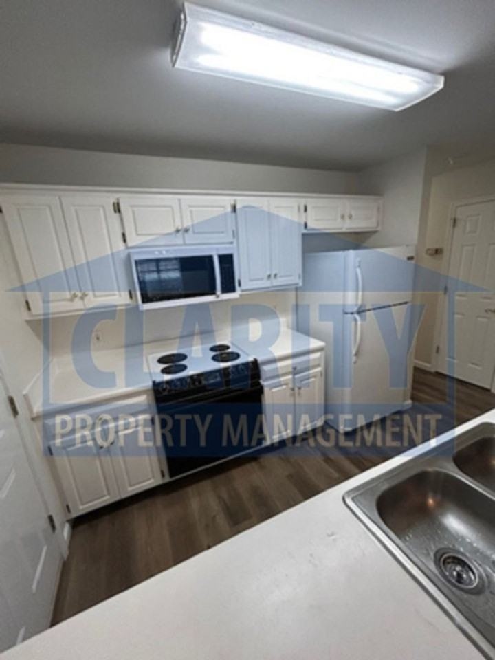 7812 Avalon Acres Ct - Photo 7 of 24