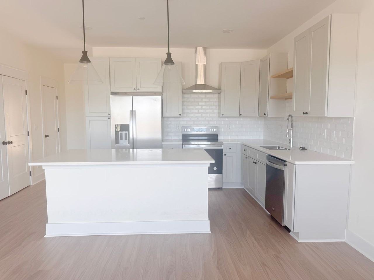 1317 Meridian St - Photo 6 of 40