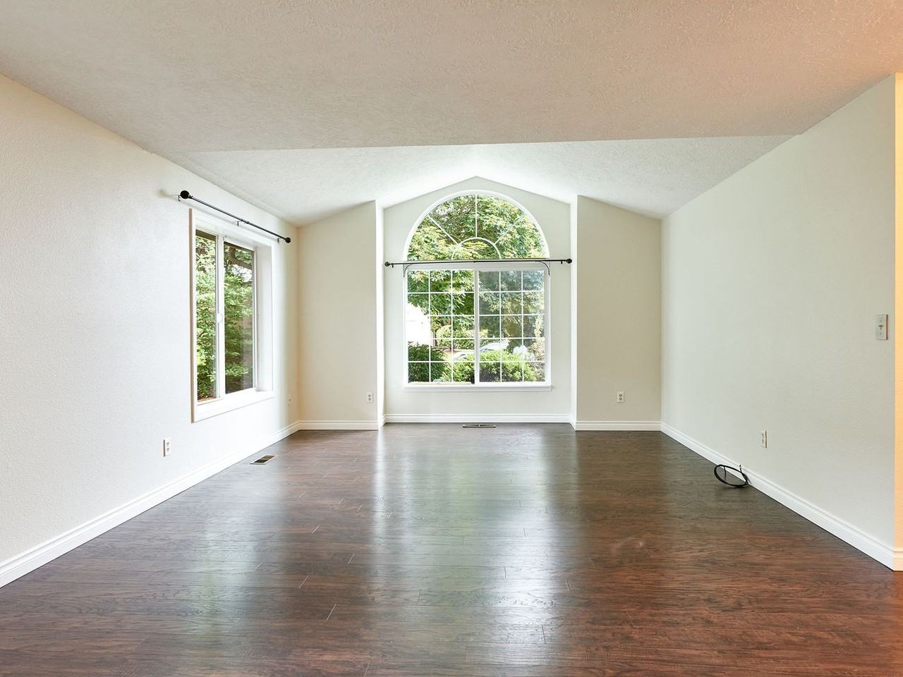 5455 Norma Ave Se - Photo 5 of 42