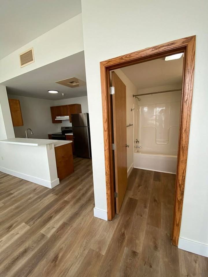 1212 W 3rd St - Photo 2 of 13