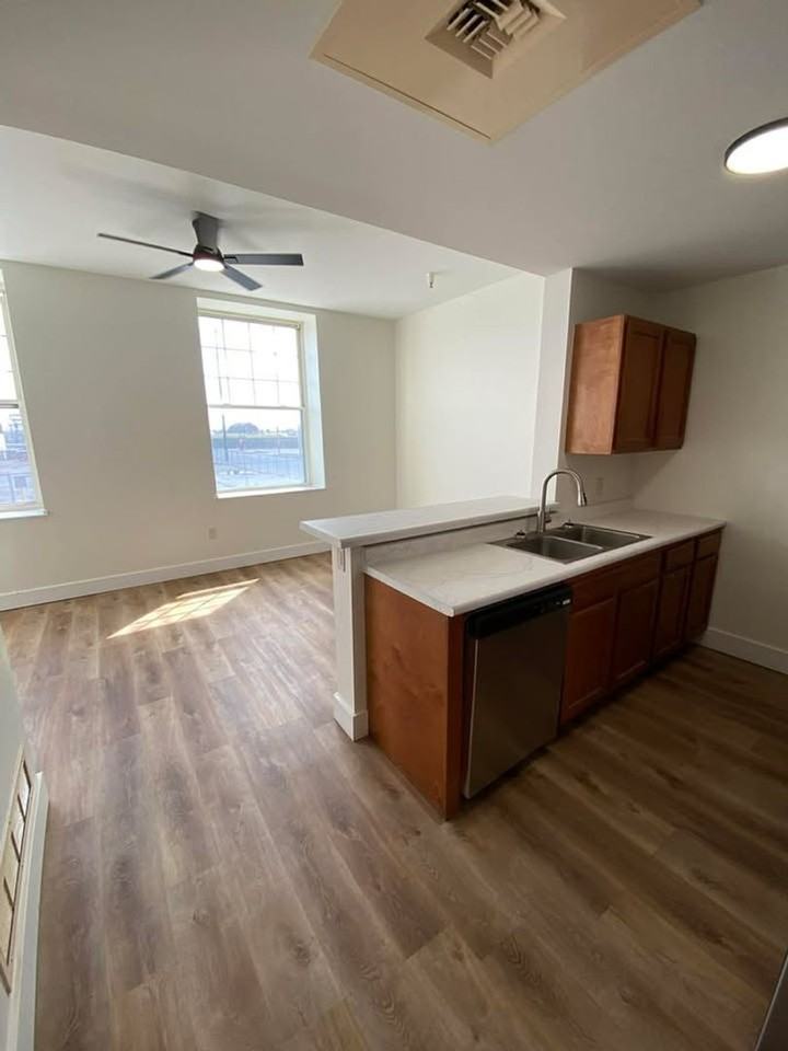 1212 W 3rd St - Photo 3 of 13