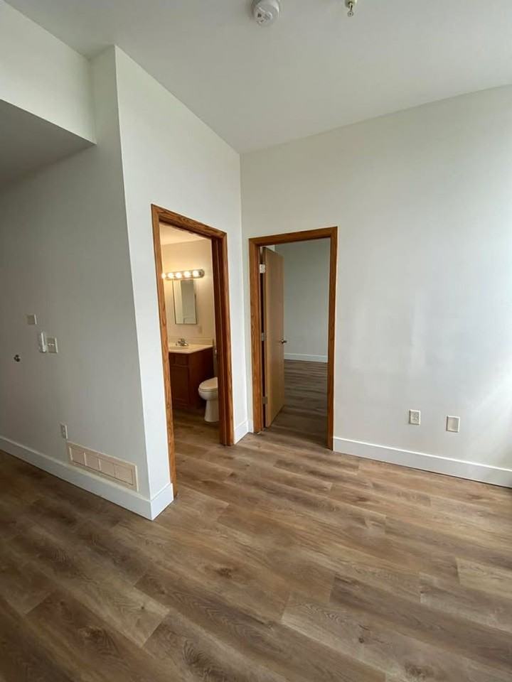 1212 W 3rd St - Photo 4 of 13