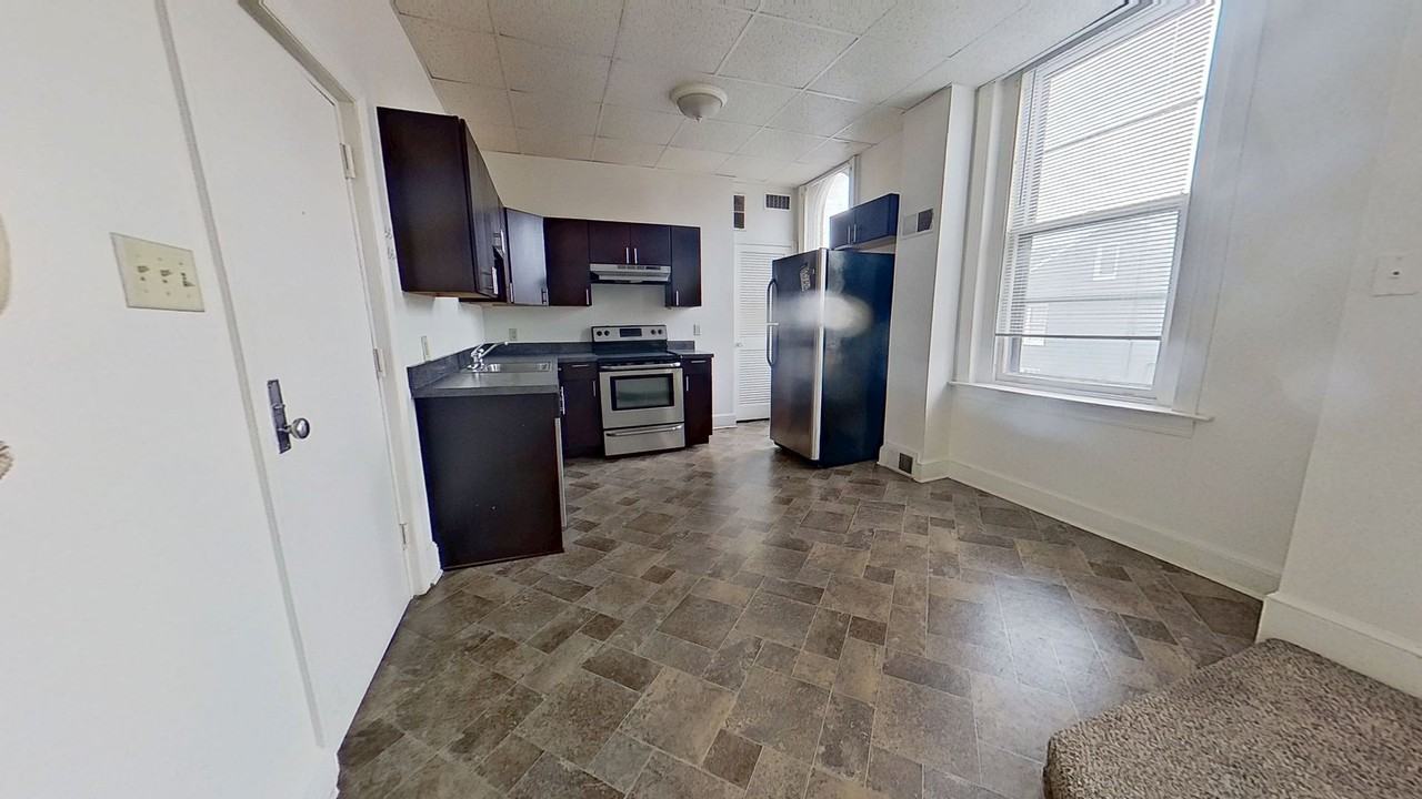 202 E King St #1 - Photo 4 of 7