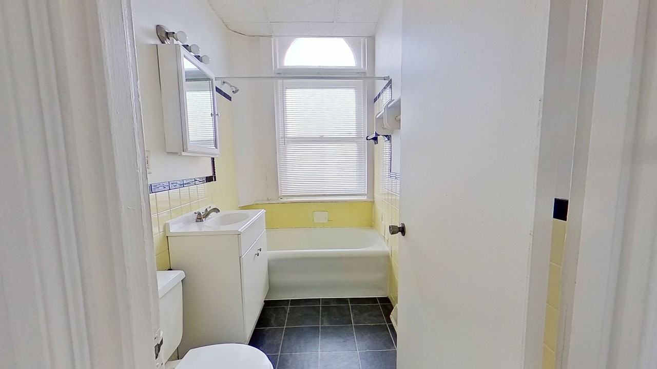 202 E King St #1 - Photo 5 of 7