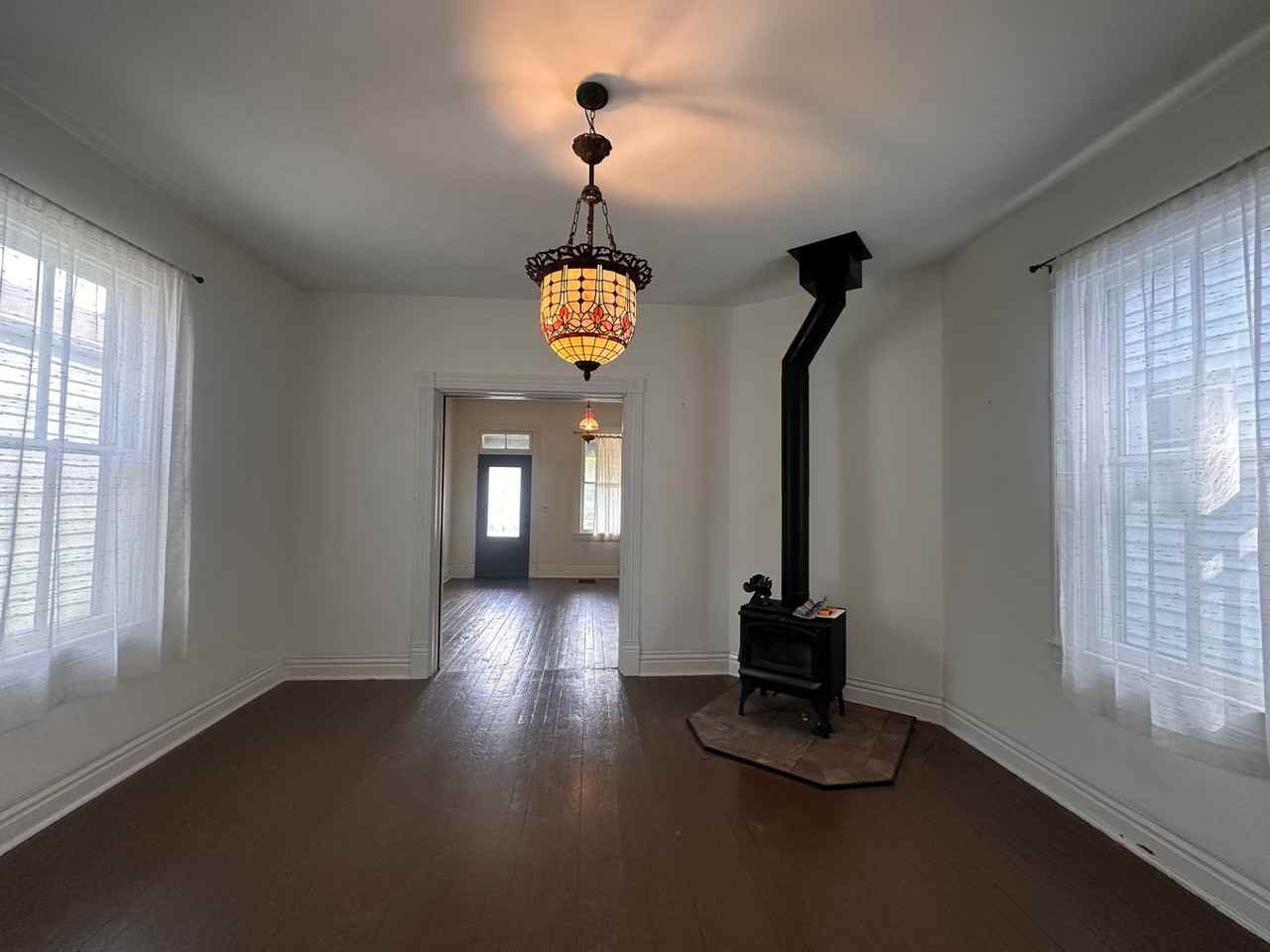 1127 Ash St - Photo 4 of 24