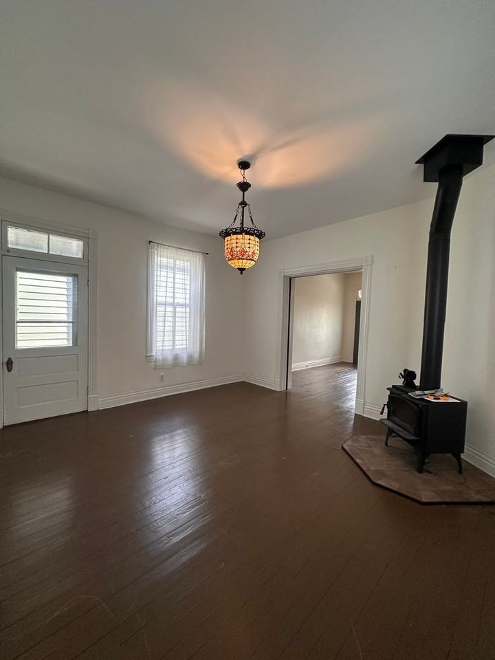 1127 Ash St - Photo 6 of 24