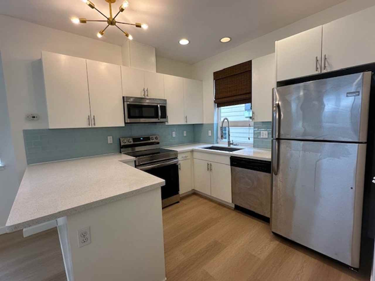 5950 California Ave Sw #A - Photo 4 of 11