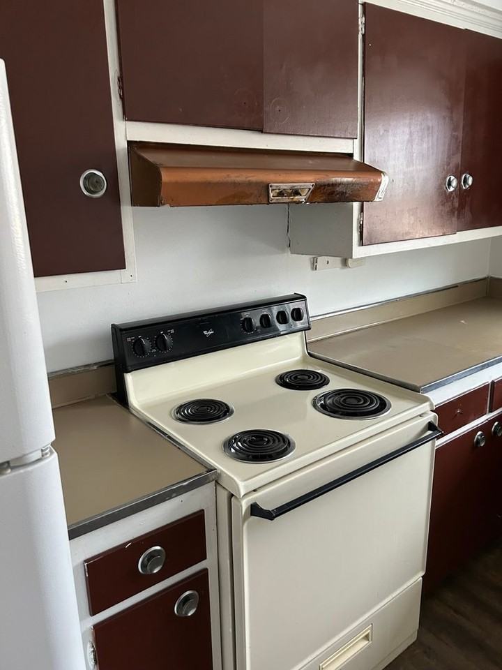 29206 Longview Ave - Photo 2 of 16