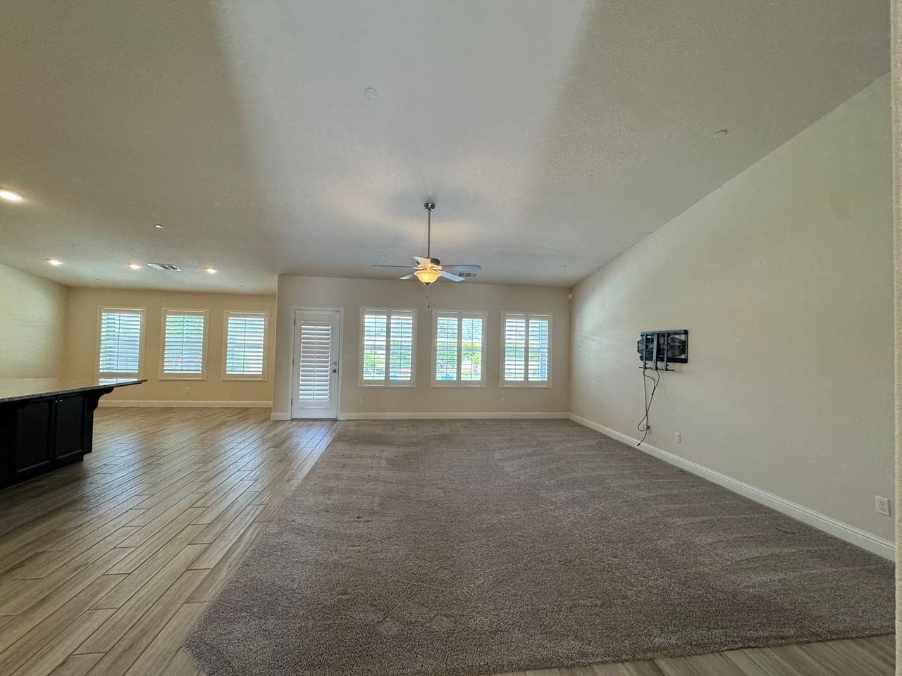 391 W Maclure Ave - Photo 2 of 28