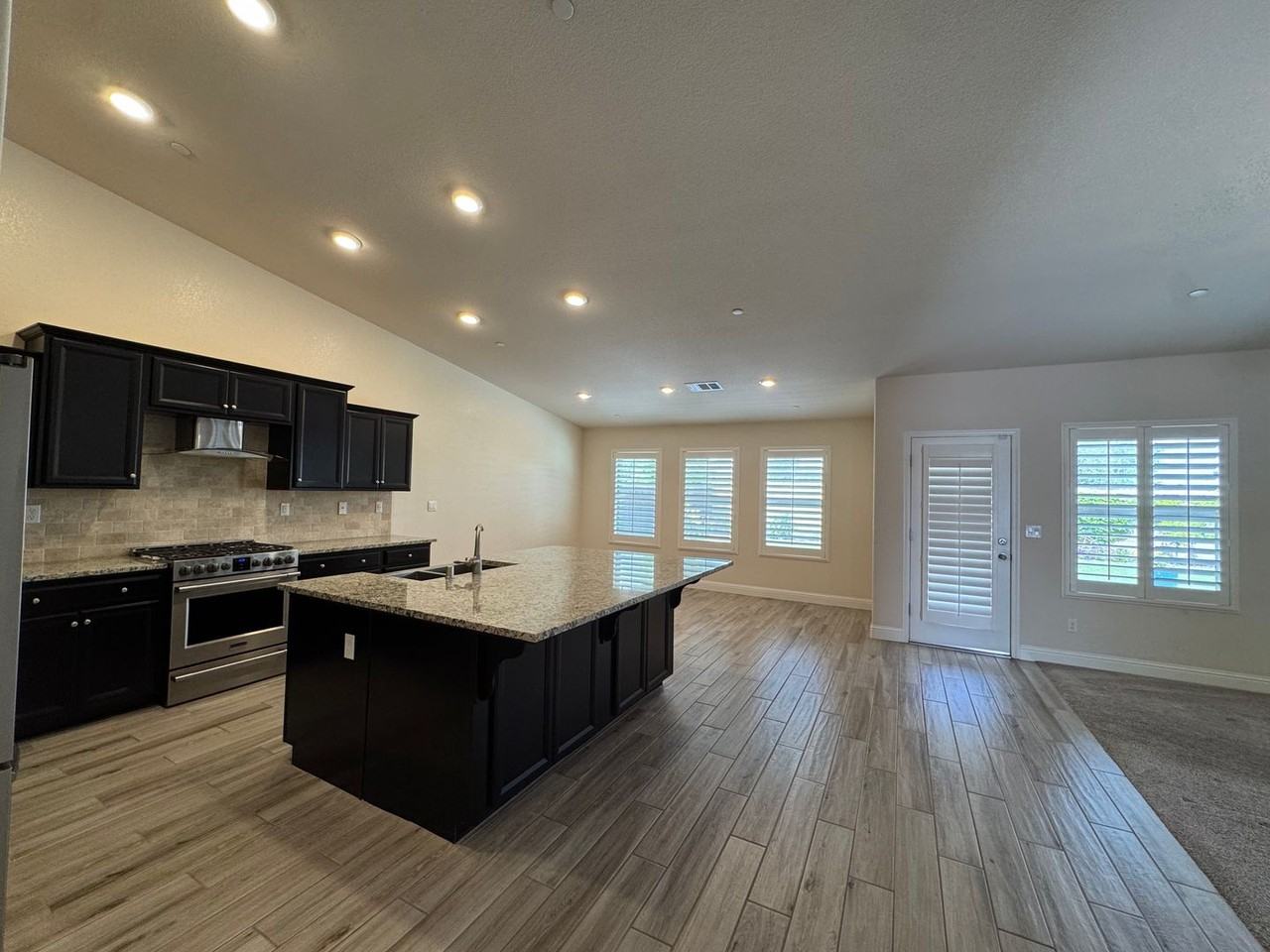 391 W Maclure Ave - Photo 5 of 28