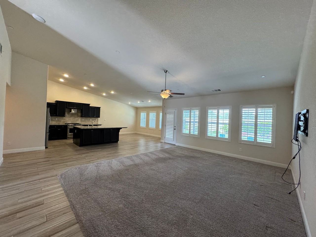 391 W Maclure Ave - Photo 6 of 28