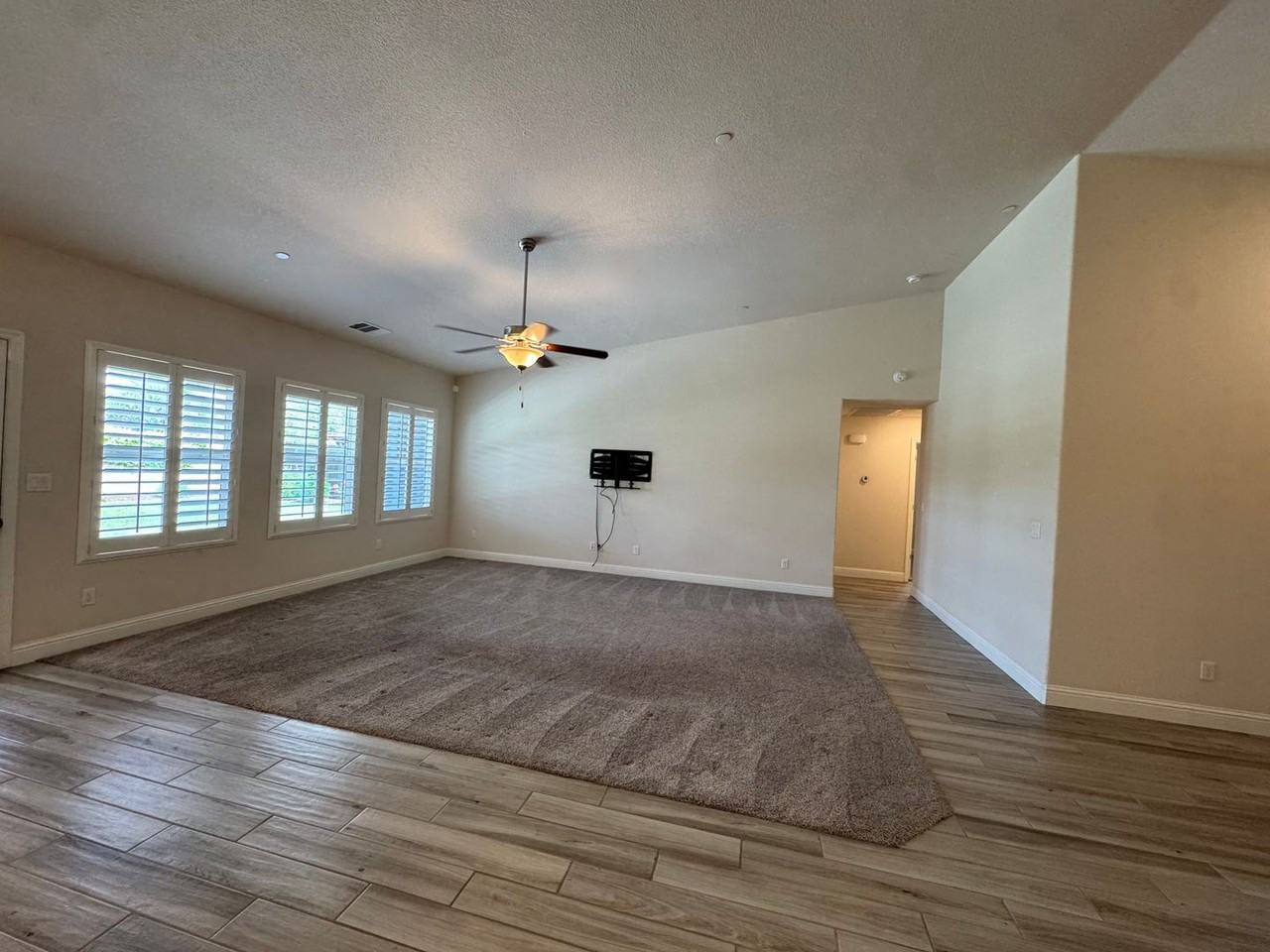 391 W Maclure Ave - Photo 7 of 28