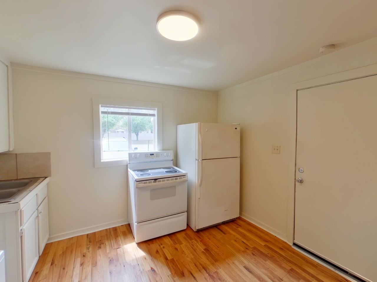 3632 E 31st St S - Photo 3 of 7