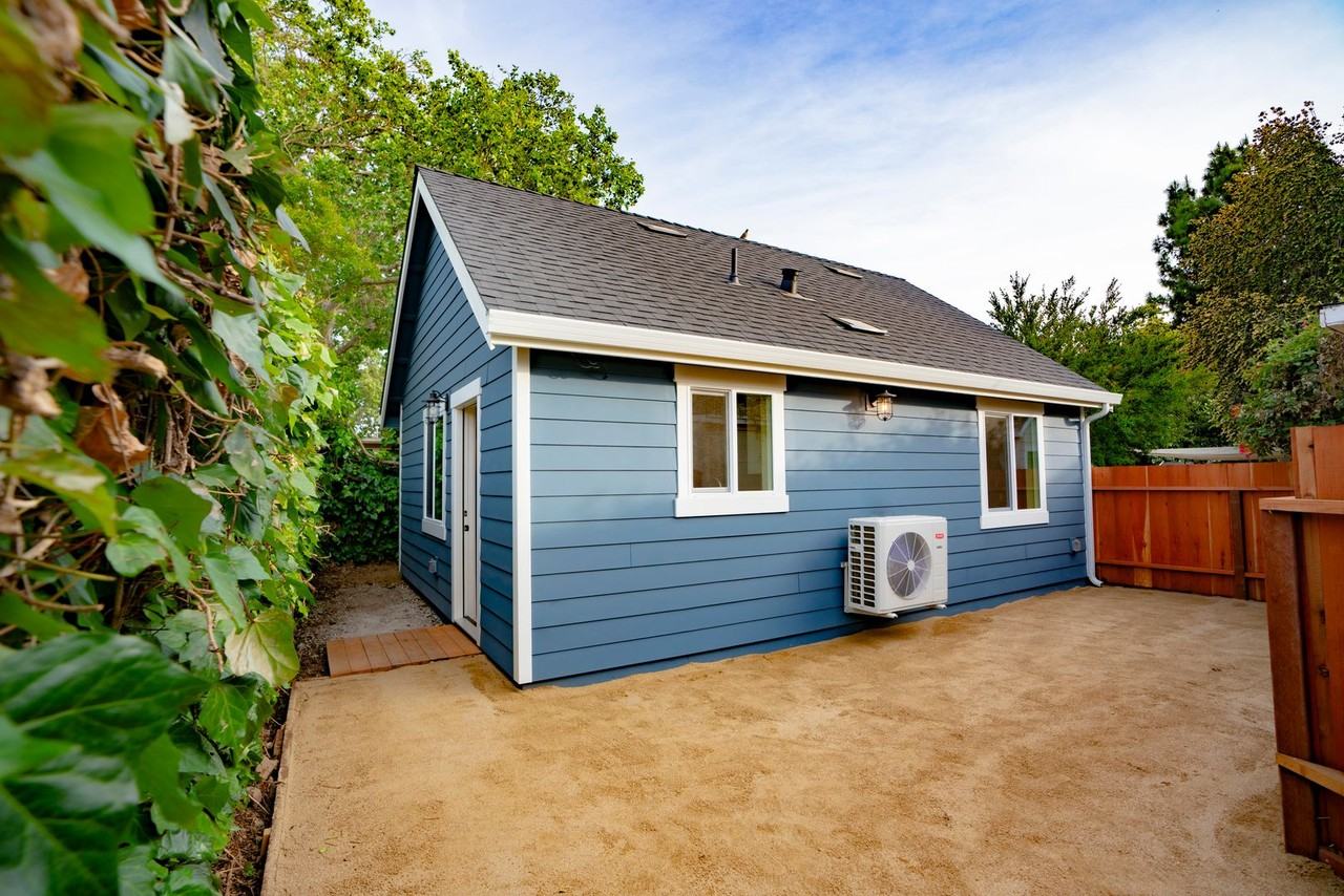 1118 Lincoln Ct #2 - Photo 2 of 14