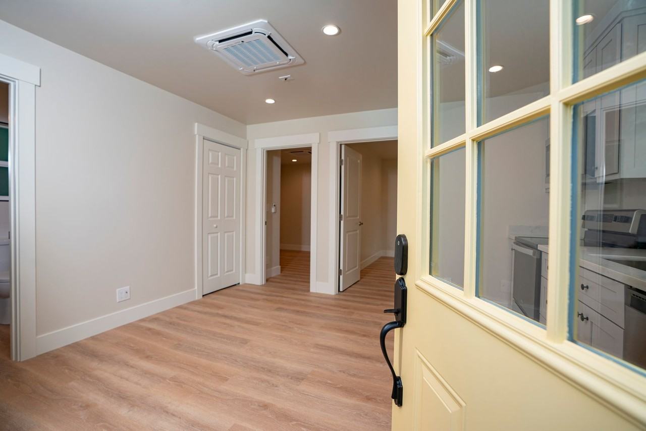 1118 Lincoln Ct #2 - Photo 3 of 14