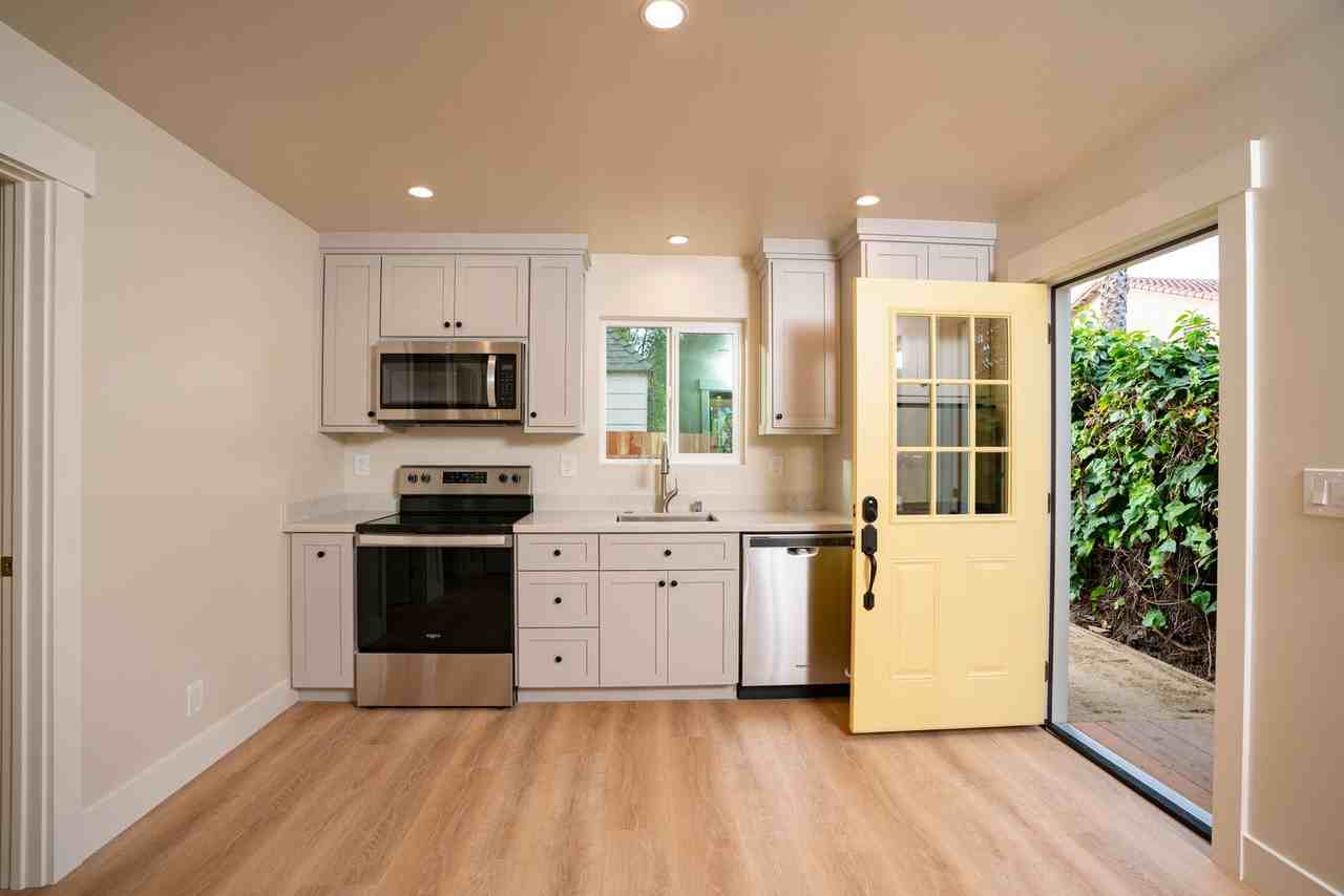 1118 Lincoln Ct #2 - Photo 5 of 14