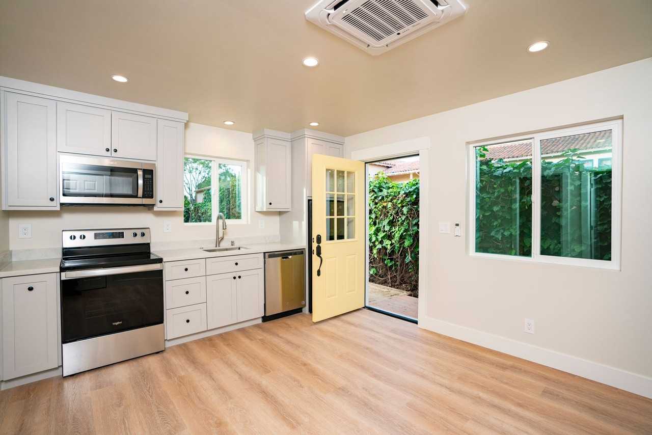 1118 Lincoln Ct #2 - Photo 6 of 14