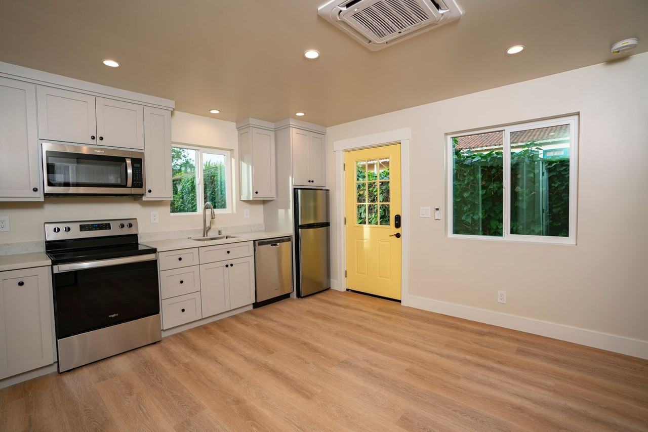 1118 Lincoln Ct #2 - Photo 7 of 14