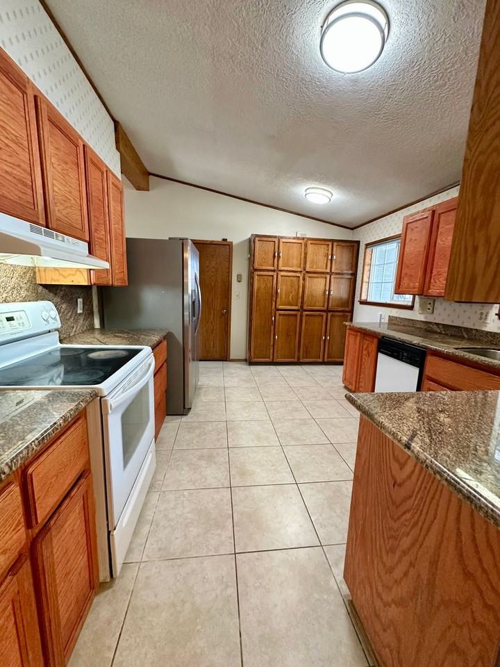 1409 Nw Portland Ave - Photo 6 of 26