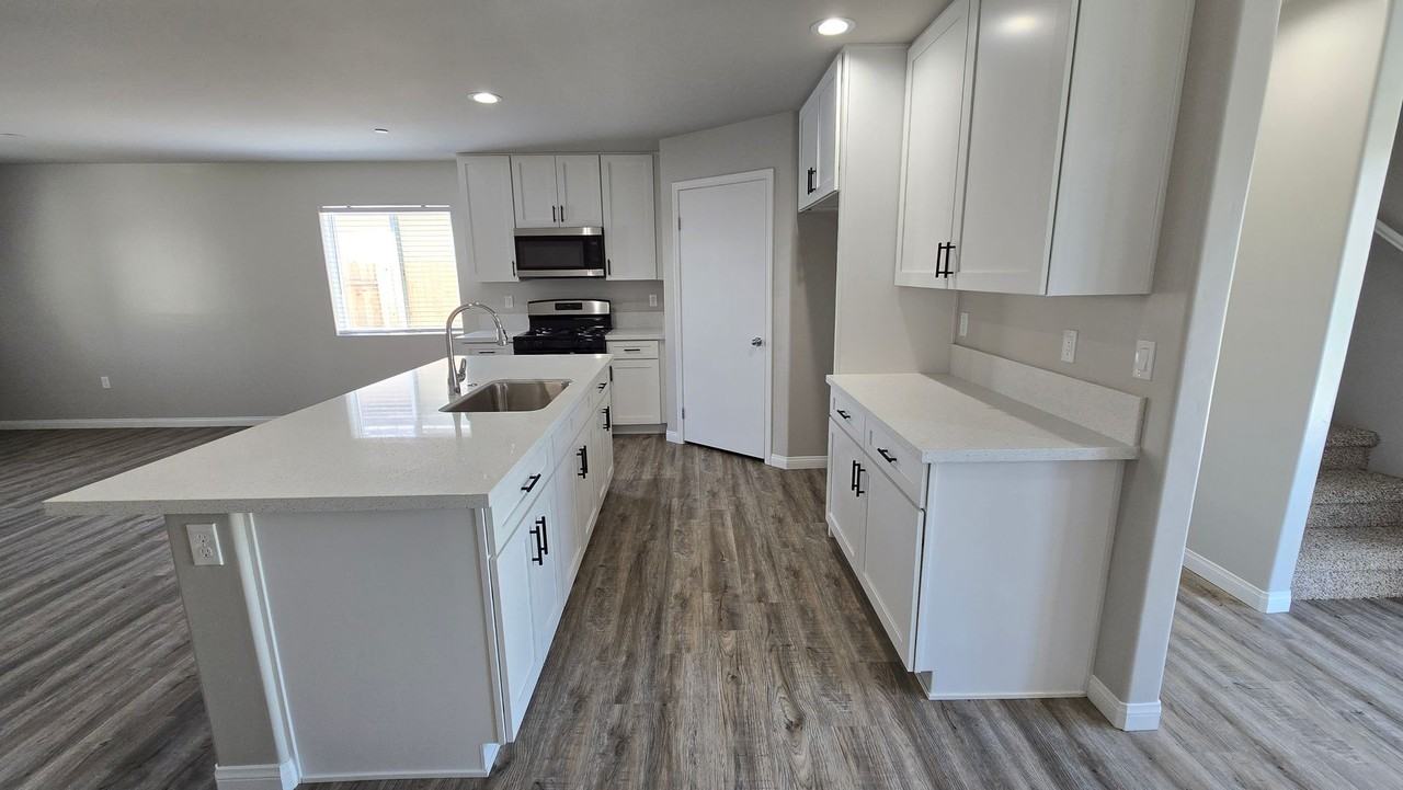 1837 Walnut Dr - Photo 4 of 36