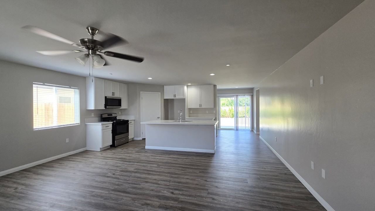 1837 Walnut Dr - Photo 2 of 36