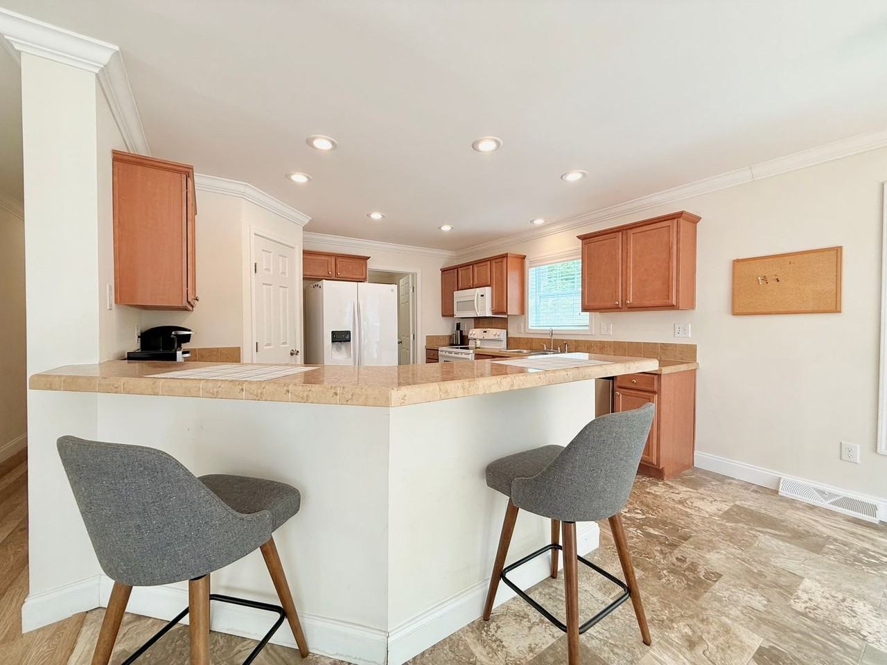 201 Lost Forest Rd - Photo 5 of 34