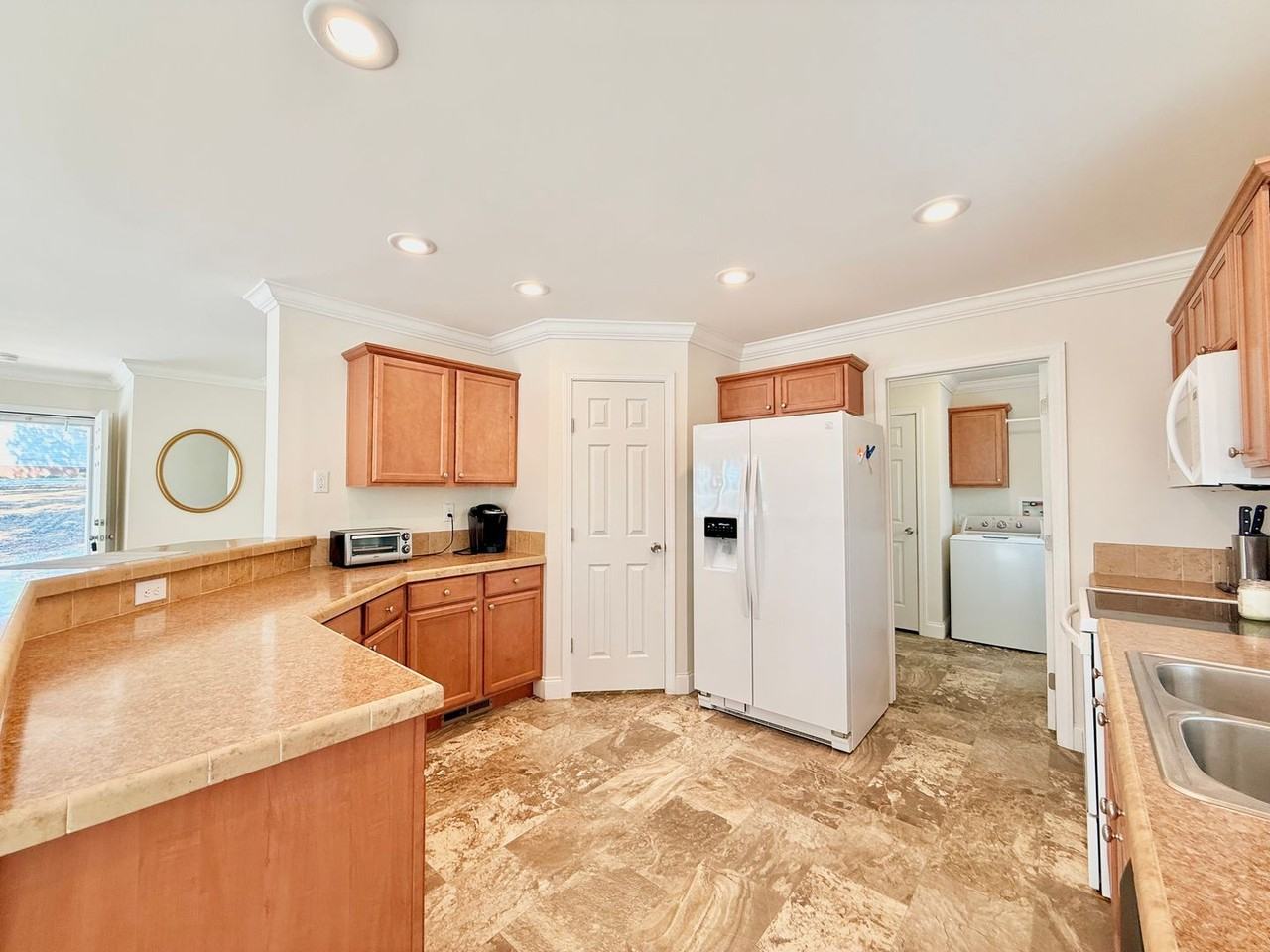 201 Lost Forest Rd - Photo 6 of 34