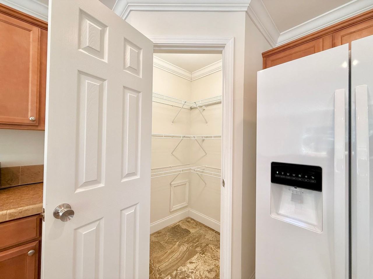 201 Lost Forest Rd - Photo 7 of 34