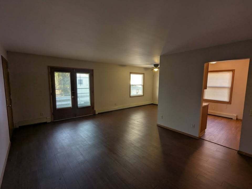 1126 Jefferson St #D - Photo 3 of 8