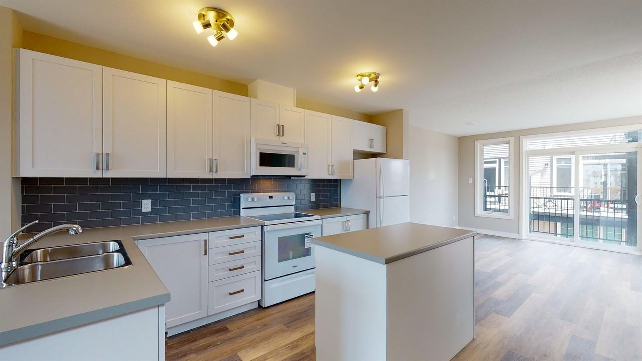 226 Livery - Photo 6 of 24