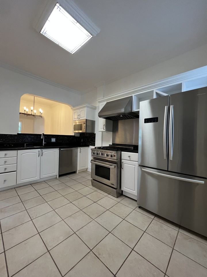 16 Desjardins Avenue - Photo 2 of 21