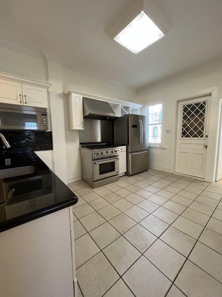 16 Desjardins Avenue - Photo 3 of 21