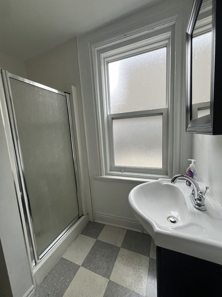 421 Bronson - Photo 2 of 3