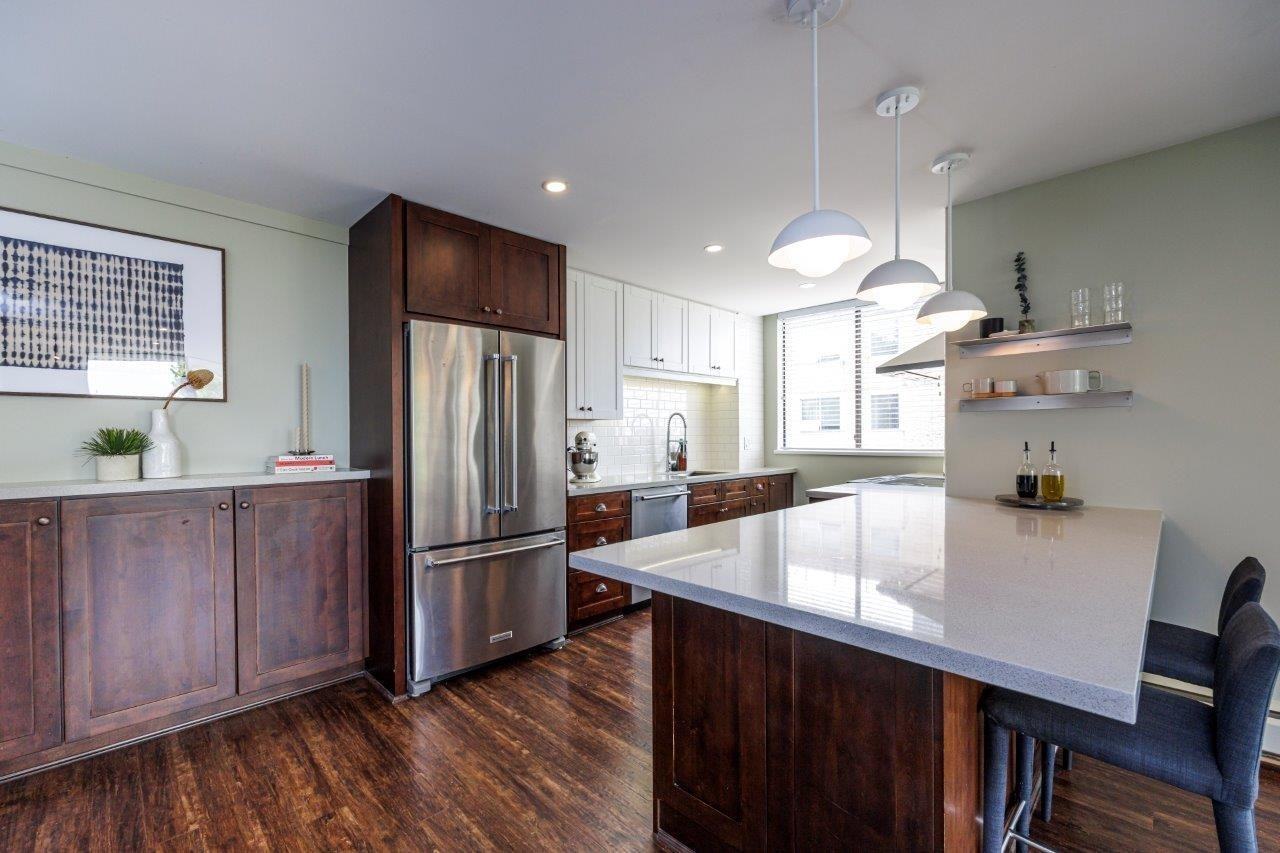 540 Lonsdale - Photo 7 of 10