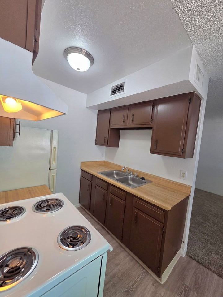 5530 E. Bellevue St., - Photo 2 of 13