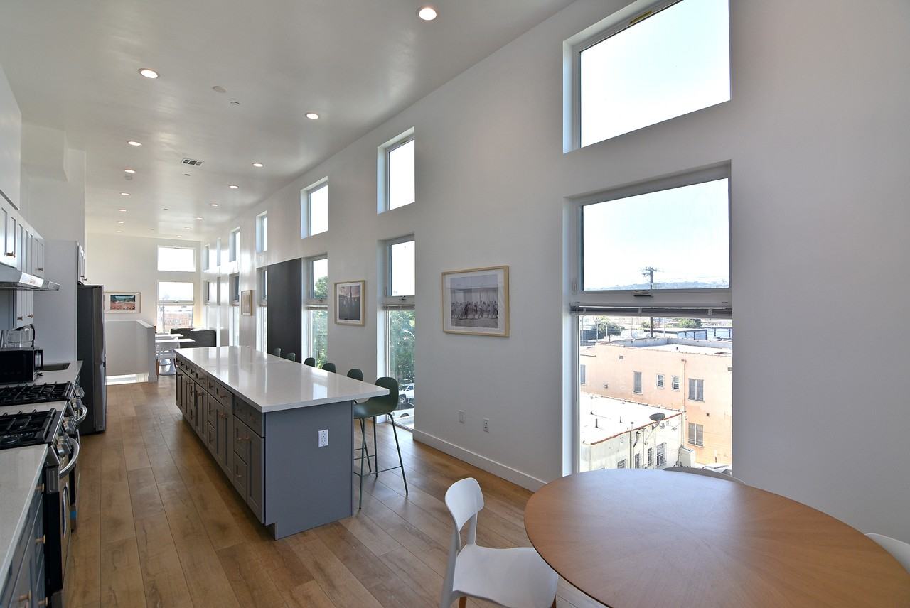 2533 S Curson Ave #3H - Photo 4 of 21
