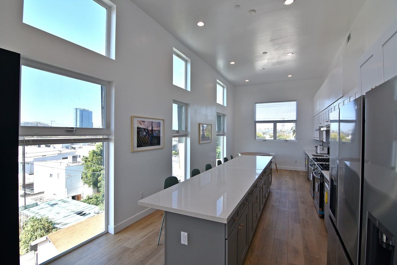 2533 S Curson Ave #3H - Photo 6 of 21