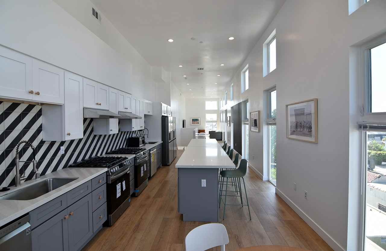 2533 S Curson Ave #3H - Photo 7 of 21