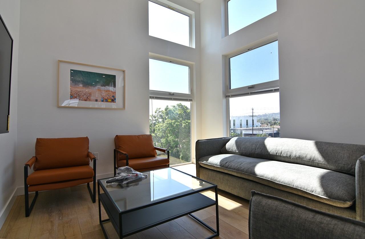 2533 S Curson Ave #3H - Photo 3 of 21