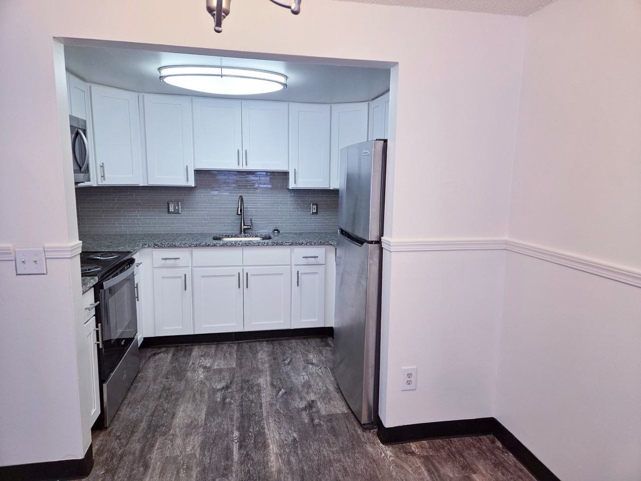 Dixon Manor Apartment Homes - Photo 3 of 18
