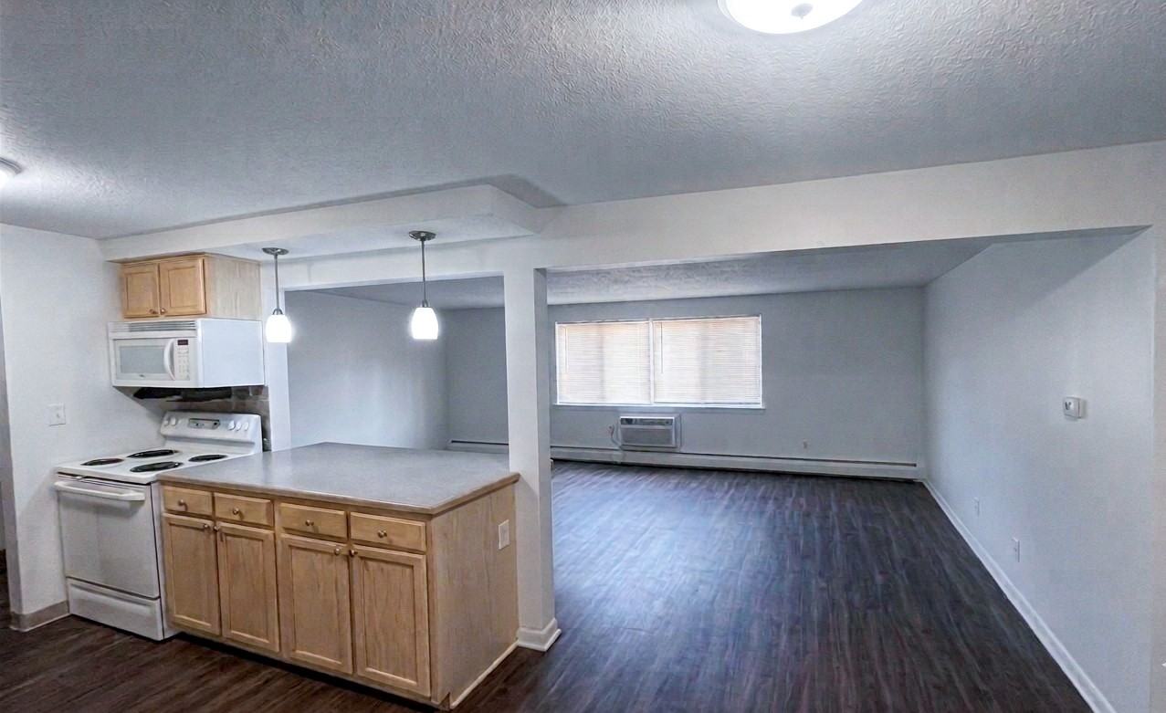 Kings Court Manor Apartment Homes - Photo 7 of 19