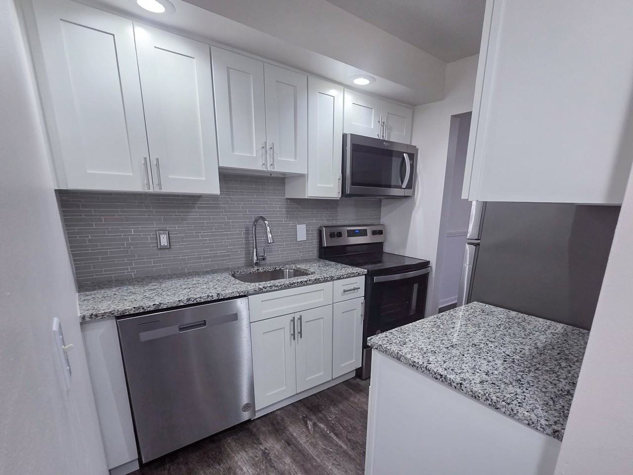 Imperial North Apartment Homes - Photo 7 of 36